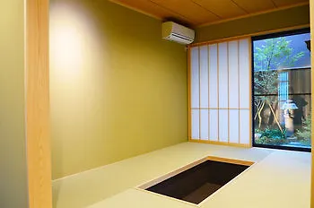 Hatago Kiotó 0*,
